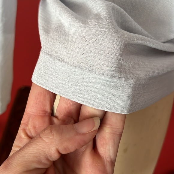 BNWOT light gray scoop neck Under Armour heat gear - Picture 7 of 14